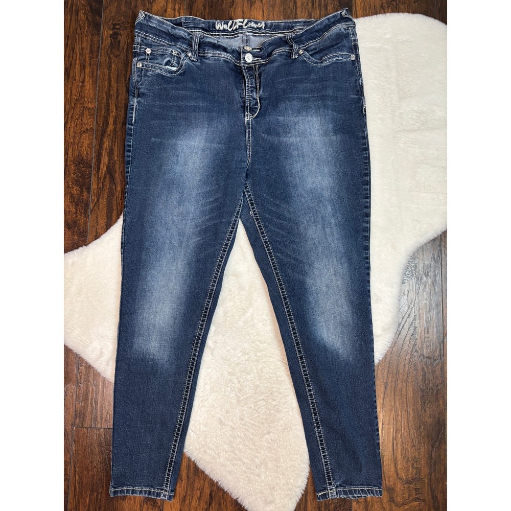 WallFlower Jeans 20 High-Rise Stretch Embroidered Pocket Skinny Rhinestone Women